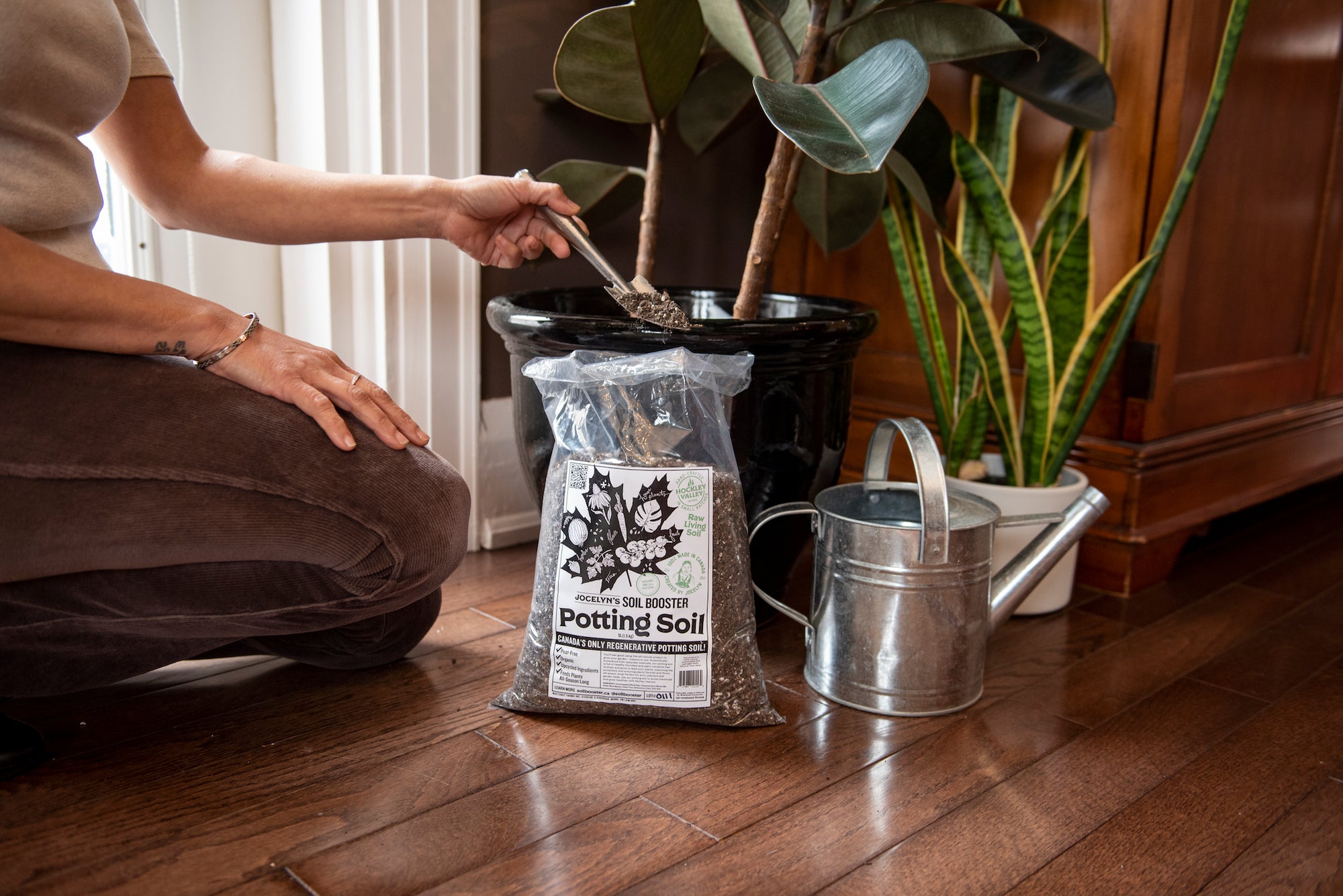 'Canada's 1st Raw & Regenerative' Potting Soil (Peat-free Living Soil)